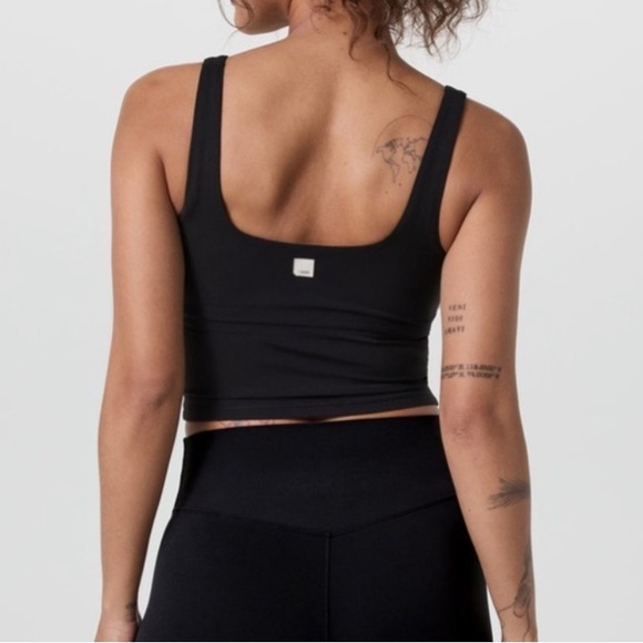 NEW NWT Vuori Black AllTheForm Support Tank medium - Picture 3 of 8